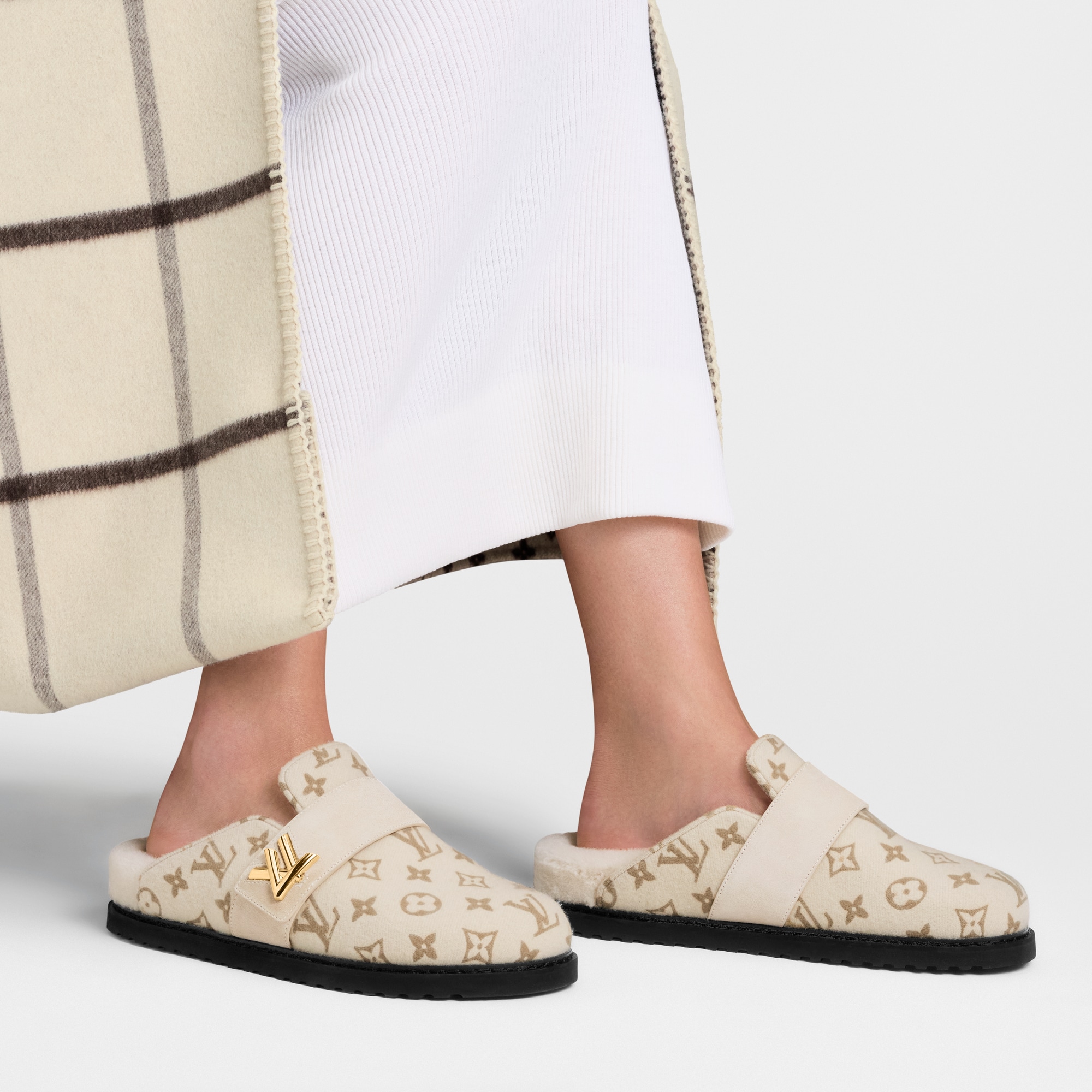 LV Cosy Flat Comfort Closed Mule - Shoes | LOUIS VUITTON